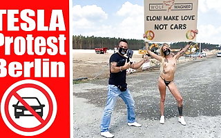 Uncover harlot move onward Tesla Gigafactory Berlin, Pornshoot